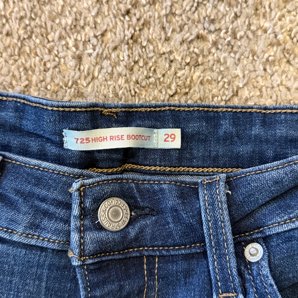 High Rise Bootcut Levi’s - Picture 4 of 4